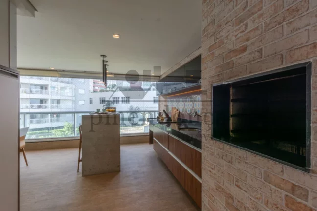 Imagem Apartamento no Alto da Lapa com 190m², 3 suítes e 3 vagas.