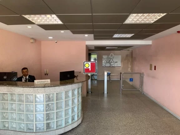 Imagem Vendo sala no Via Parque Offices, 2º andar, luxuosa, benfeitorias, banheiro, vaga garagem, portaria 24 horas, entrega imediata, ponto nobre na Barra