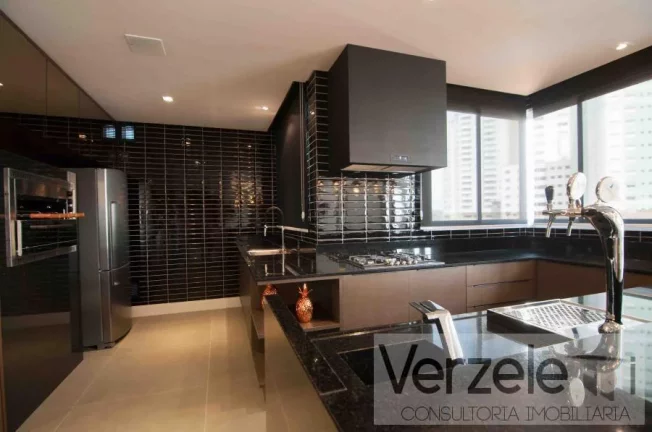 Imagem Apartamento 4 ou + dormitórios para Venda em Balneário Camboriú / SC no bairro Barra Sul