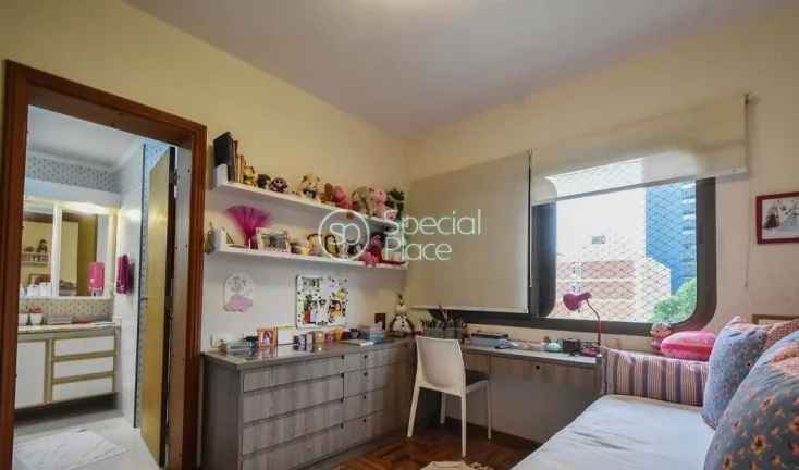 Imagem Ótimo apartamento com 320m² no Campo Belo, um por andar. Amplo living com varanda, home theather, ...