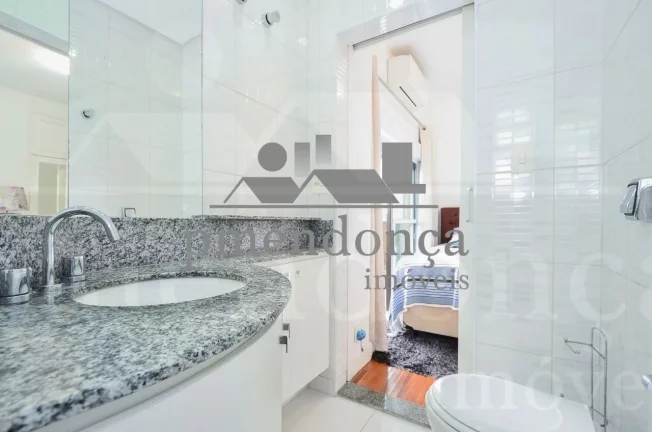 Imagem imóvel excepcional no coração de Perdizes Nobre com 3 suítes e 4 vagas, 230m².