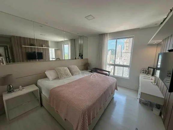 Imagem Apartamento mobiliado com 3 dormitórios sendo 3 suítes e 2 vagas de garagem em Balneário Camboriú
