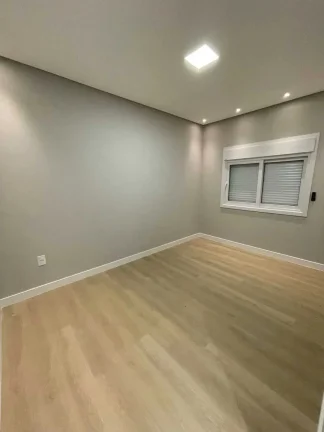 Imagem Casa alto padrão 3 dormitórios sendo 1 suíte e 2 vagas de garagem em Palhoça/SC