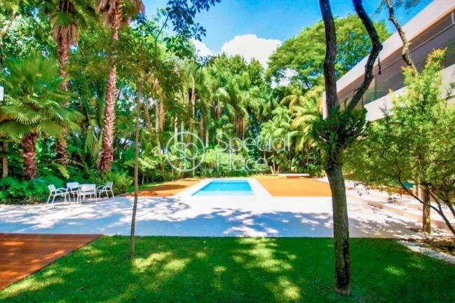 Imagem CASA ESPETACULAR, projetada por Mônica Drucker. Residência localizada em um verdadeiro refúgio no...