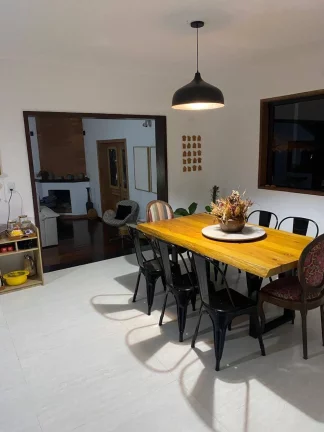 Imagem Linda casa a venda em área nobre da cidade de Nova Friburgo.