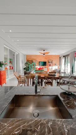 Imagem Magnifica casa com projeto arquitetônico diferenciado e exclusivo em um lote de esquina com 1.050 metros em um dos condominios mais valorizados e proc