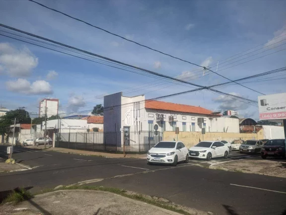 Imagem Imóvel em área comercial, no centro, próximo à Praça do FRIPISA, à venda por R$ 2.500.000,00