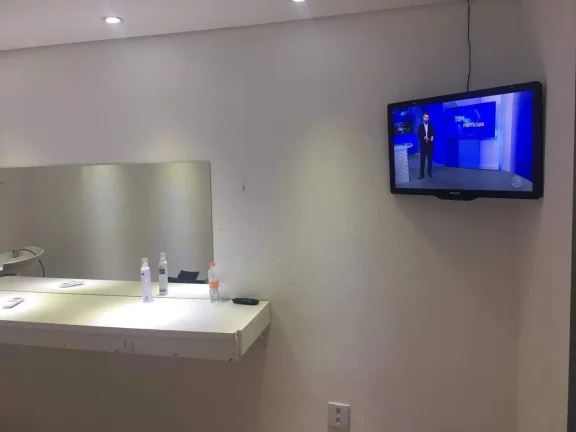 Imagem Salão Comercial de Alto Padrão para Locação na Vila Hortência, Sorocaba-SP: 5 Salas, 2 Banheiros, 150m² de Área.