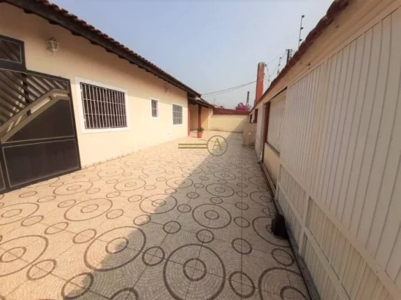Imagem Casa térrea de alto padrão à venda em Peruíbe, com edícula sendo 2 suítes