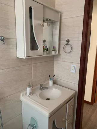 Imagem Vendo este lindo apto de 3 quartos em Nova Friburgo. Bairro Cônego.
