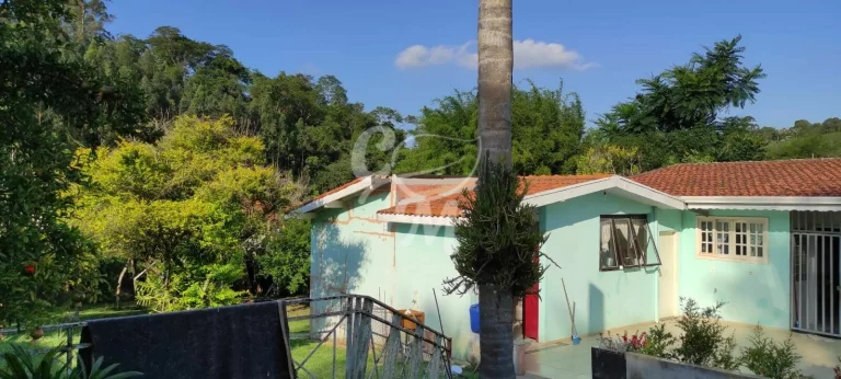 Imagem Chácara com muito verde na Roseira