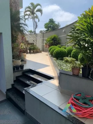 Imagem Sobrado alto Padrão, 5 suites,5 vagas de garagem área gourmet excelente localização.