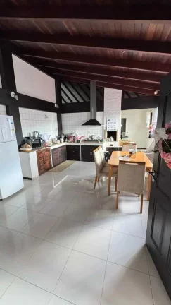 Imagem Casa alto padrão com 5 dormitórios sendo 1 suíte e 3 vagas - Saguaçu | Joinville/SC