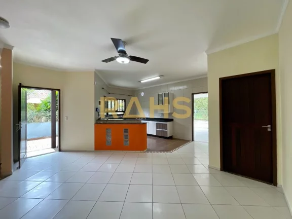Imagem Excelente Casa com 1 suíte mais 3 quartos no bairro de Pirabeiraba em Joinville por R$890.000,00. T...