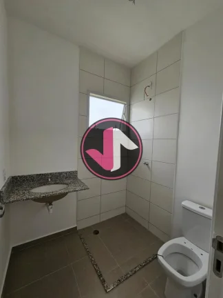Imagem A casa dos seus sonhos está à venda em Várzea Grande, no bairro Petrópolis. Localizada no condom...
