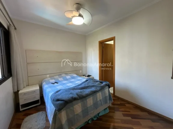 Imagem Apartamento em andar intermediário, com excelente incidência de sol da tarde e uma vista livre que...