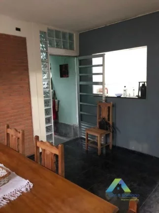 Imagem Excelente sobrado com 3 dormitórios, 3 vagas, 3 banheiros com facil acesso a comércios e principais avenidas