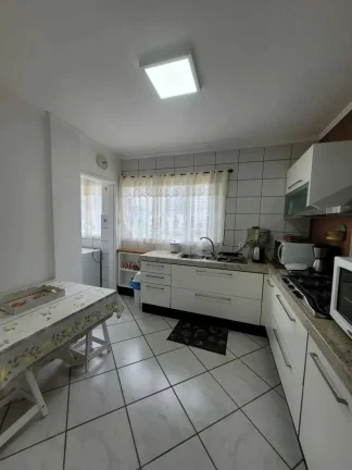 Imagem Apartamento quadra mar mobiliado com 2 dormitórios sendo 1 suíte e 1 vaga em Balneário Camboriú