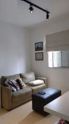 Apartamento lindo com acabamento diferenciado, contendo 2 quartos com armários, banheiro social com...