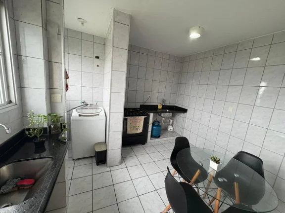 Imagem Excelente apartamento de 2 quartos com dependência aconchegante e bem localizado para chamar de seu? Então não perca essa oportunidade!