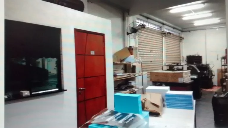 Imagem Sobrado com Salão comercial 100 m² 3 Dormitórios, 1 Suíte, 1 Banheiro e 2 Vagas!