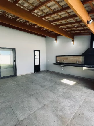 Imagem Casa com 3 quartos, sendo 01 suíte, 154 m², à venda por R$ 700.000