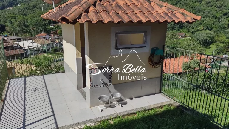 Imagem Casa com 4 dormitórios à venda, 200 m² por R$ 840.000,00 - Albuquerque - Teresópolis/RJ