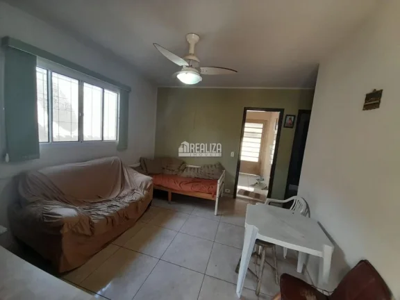 Imagem Casa à venda no bairro Beija-Flor II, Uberaba: 2 dormitórios, móveis planejados.