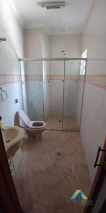 Imagem SANTO ANDRÉ Sobrado 350M², 3 suítes, espaço gourmet, 5 vagas com ótima localização e valor !!!