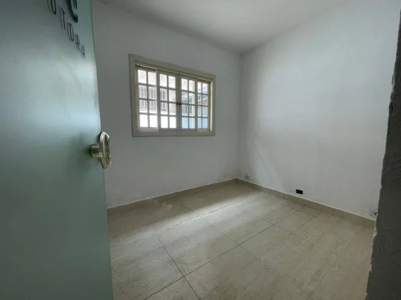 Imagem Casa comercial com 3 salas para alugar Centro de Caraguatatuba-SP