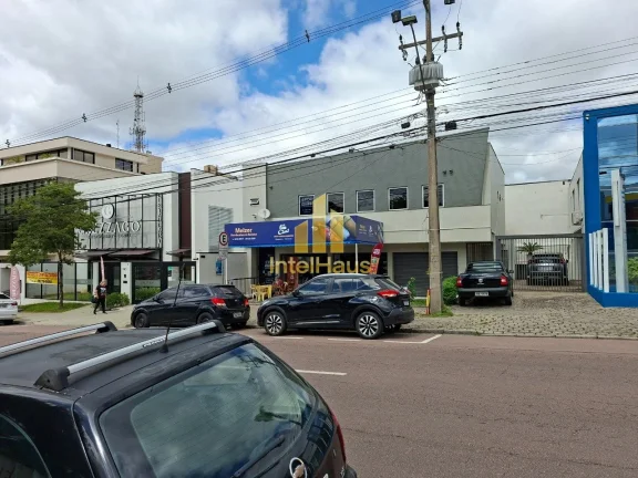Imagem Imóvel comercial à venda em localização estratégica no Bacacheri, em terreno de esquina com gra...