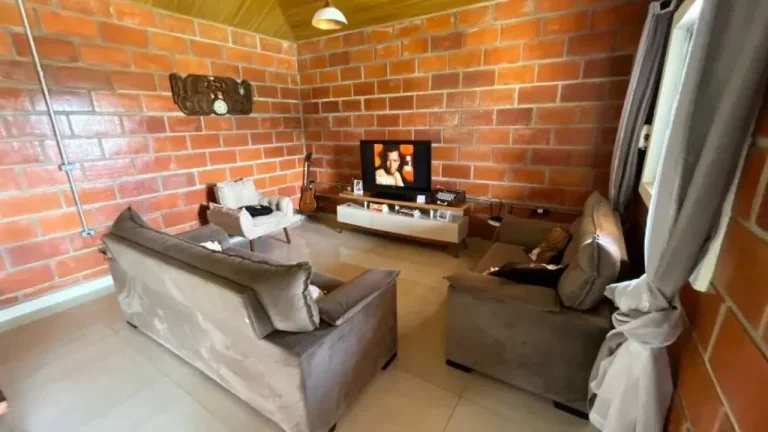 Imagem Chácara de luxo em condomínio - 4 quartos, 1 suíte, 2 salas, 3 banheiros, 10 vagas - Araçoiaba da Serra-SP´.