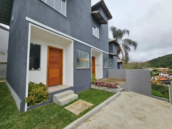 Imagem Casa em Condomínio para Venda em Teresópolis / RJ no bairro Cascata do Imbuí