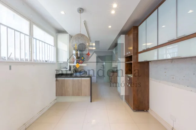 Imagem Apartamento reformado com 230m² em Higienópolis, 3 quartos (1 suíte) e 2 vagas.