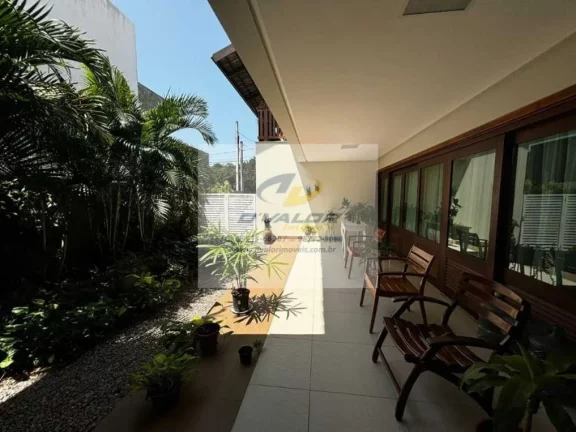 Imagem Vendo casa em condomínio fechado de alto padrão, com 300 m², 4 suítes, sala p/ 3 ambientes e 3 vagas
