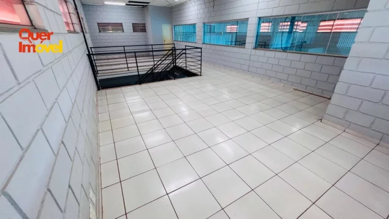 Imagem Galpão comercial para locação em Ribeirão Preto-SP, bairro Santa Iria: 2 salas, 4 banheiros, 14 vagas de garagem, 2.000 m²