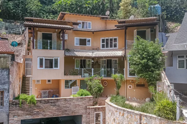 CASA de 5 DORMITÓRIOS em NITEROI - R$ 1.100.000