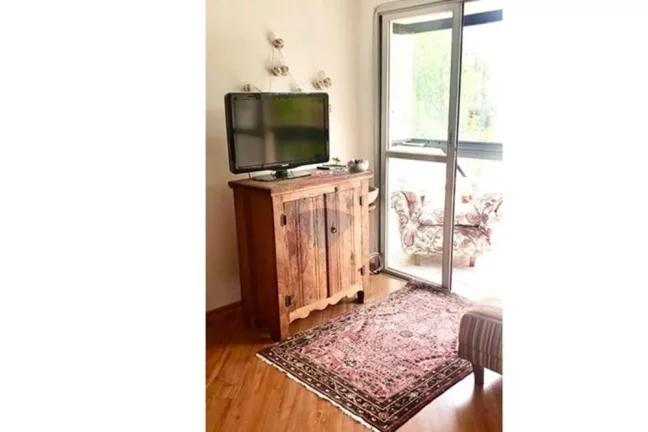 Imagem Excepcional apartamento de 3 dormitórios (1 suíte) na tranquila e arborizada Vila Indiana