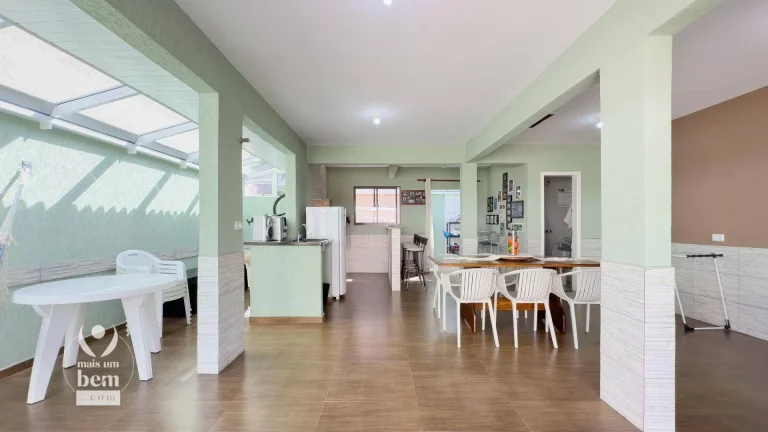 Imagem Sobrado com 4 Quartos, 1 Suíte, área Gourmet, ACEITA IMÓVEL DE MENOR VALOR, à venda, 265 m² por R$ 1.100.000 - Guabirotuba - Curitiba/PR