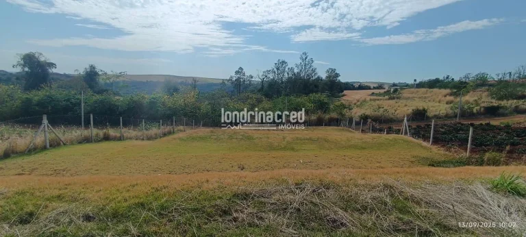 Imagem Terreno no Condomínio Água da Prata com 1.010 m² Todo Cercado, Grama Formada e Água de Poço Artesiano em Excelente Localização
