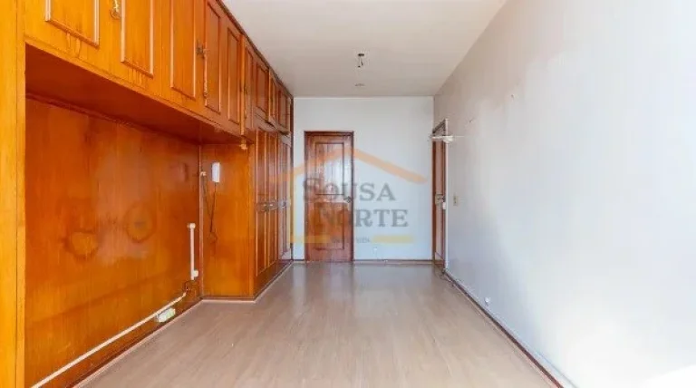 Imagem Apartamento com 254 m² de área, composto por 3 dormitórios, sendo 1 suíte, 4 banheiros, varanda,...