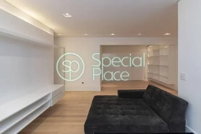 Imagem Lindo apartamento com 293m2 de área privativa, 4 dormitórios ( 2 suítes) e 3 vagas na garagem. Ap...