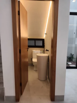 Imagem Sobrado Alto Padrão, 3 Suítes, Churrasqueira com Piscina