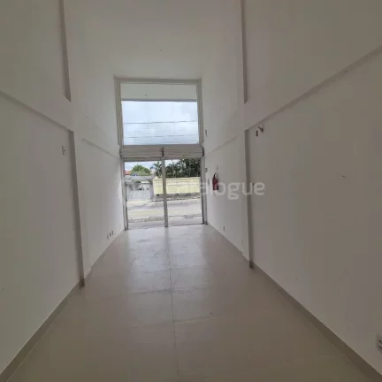 Imagem Alugo 9 salas comerciaide 24 e 18 m2 com banheiro e espaço pra cozinha