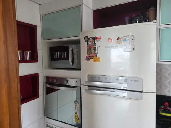 Imagem Vende apartamento de 2 quartos com 70m², incluindo 1 suíte e 1 banheiro social com 3 vagas de garagem.