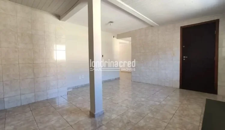 Imagem Linda casa no Jardim Lindóia com 112m², 2 quartos (1 suíte), sala em 2 ambientes, churrasqueira, garagem e ampla área gramada nos fundos