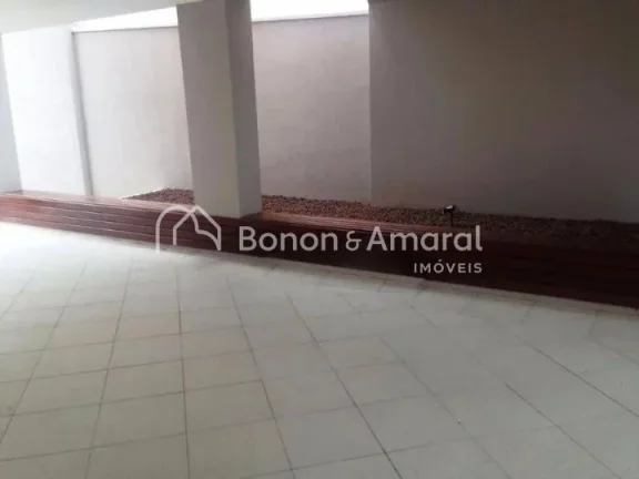 Imagem Casa ampla estilo sobrado com 375 m² de área construída, 4 quartos suítes, sendo 2 deles com hid...