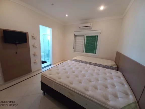 Imagem Casa Moderna com 4 Suítes, Piscina, Pertinho da Praia em Condomínio Fechado de Alto Padrão à Venda em Peruíbe.