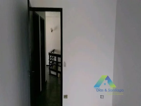 Imagem DIADEMA Sobrado 184M², 3 dormitórios, 1 suíte, 2 vagas, ótima localização e valor !!!!