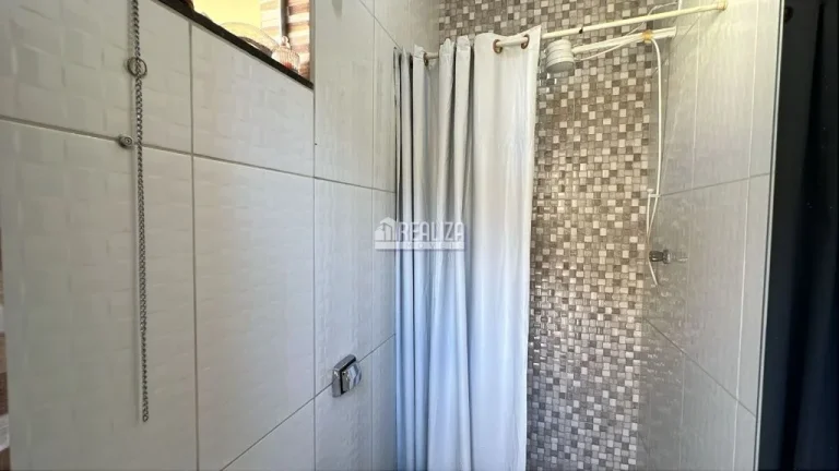Imagem Casa à venda no bairro Jardim Espanha, Uberaba - 3 dormitórios, 2 banheiros e área de lazer!